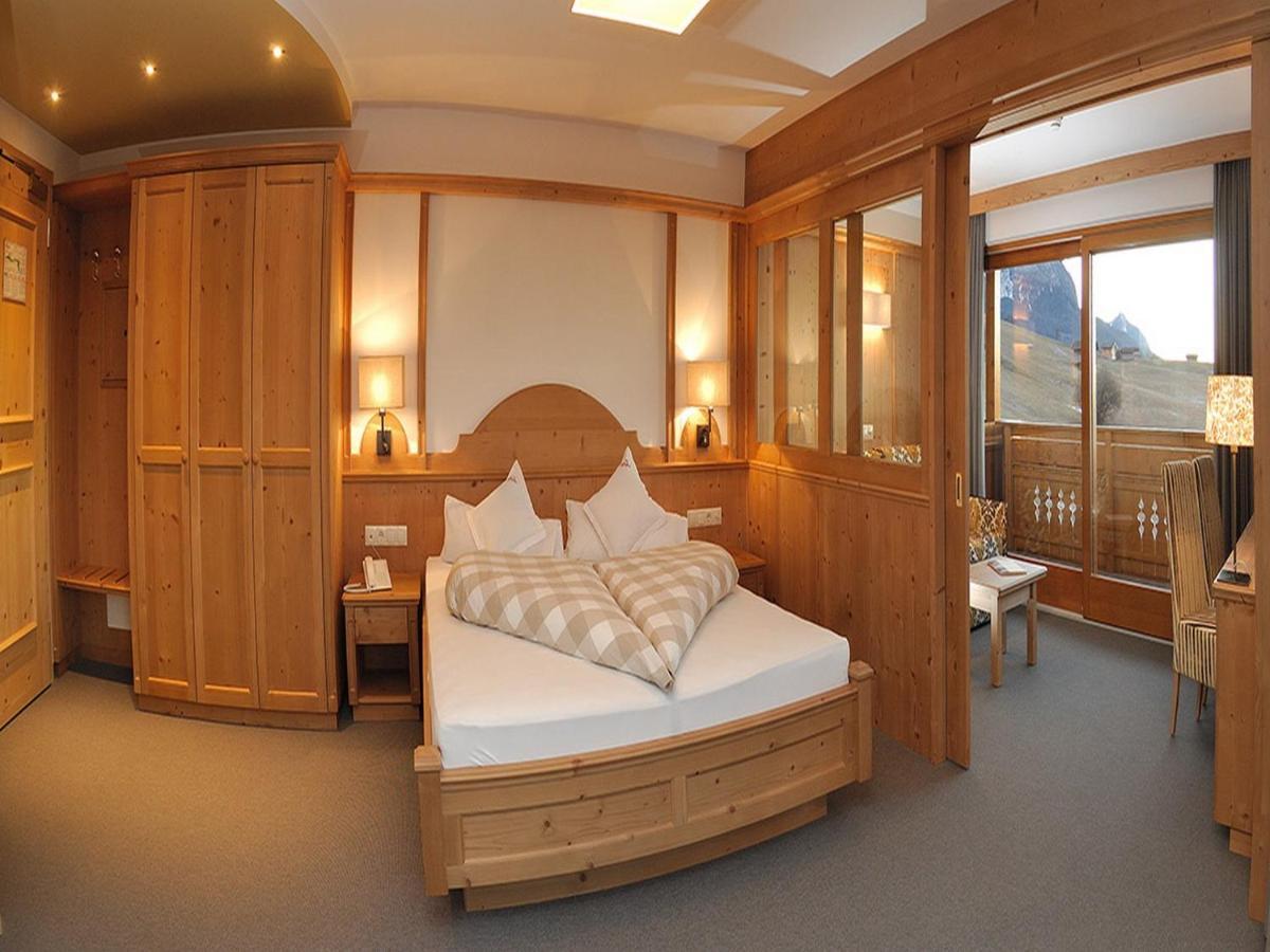 Hotel Rosslaufhof Kastelruth Zimmer foto